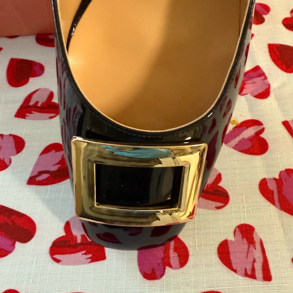 Chic Black and Gold Heels with Glossy Finish